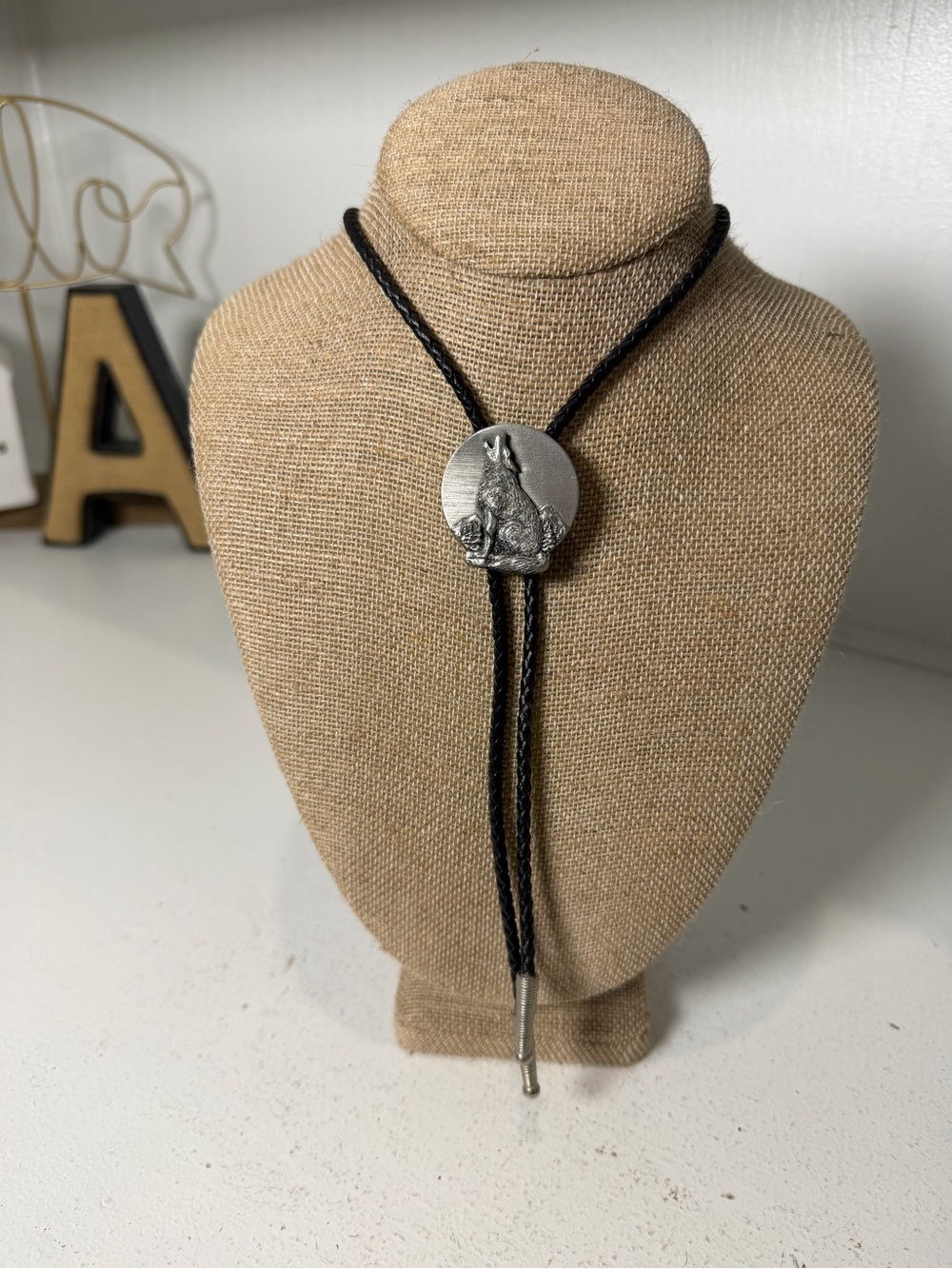 Vintage 1990 Siskiyou Buckle Co Bolo Tie Wolf Howling Moon Western USA